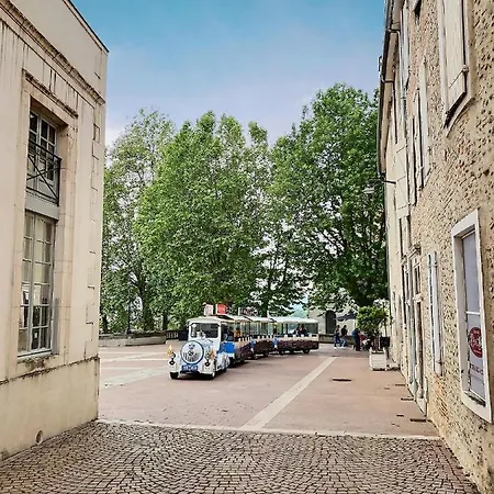 Appartement Vue Magique Sur Le Chateau Dans Un Quartier Populaire *